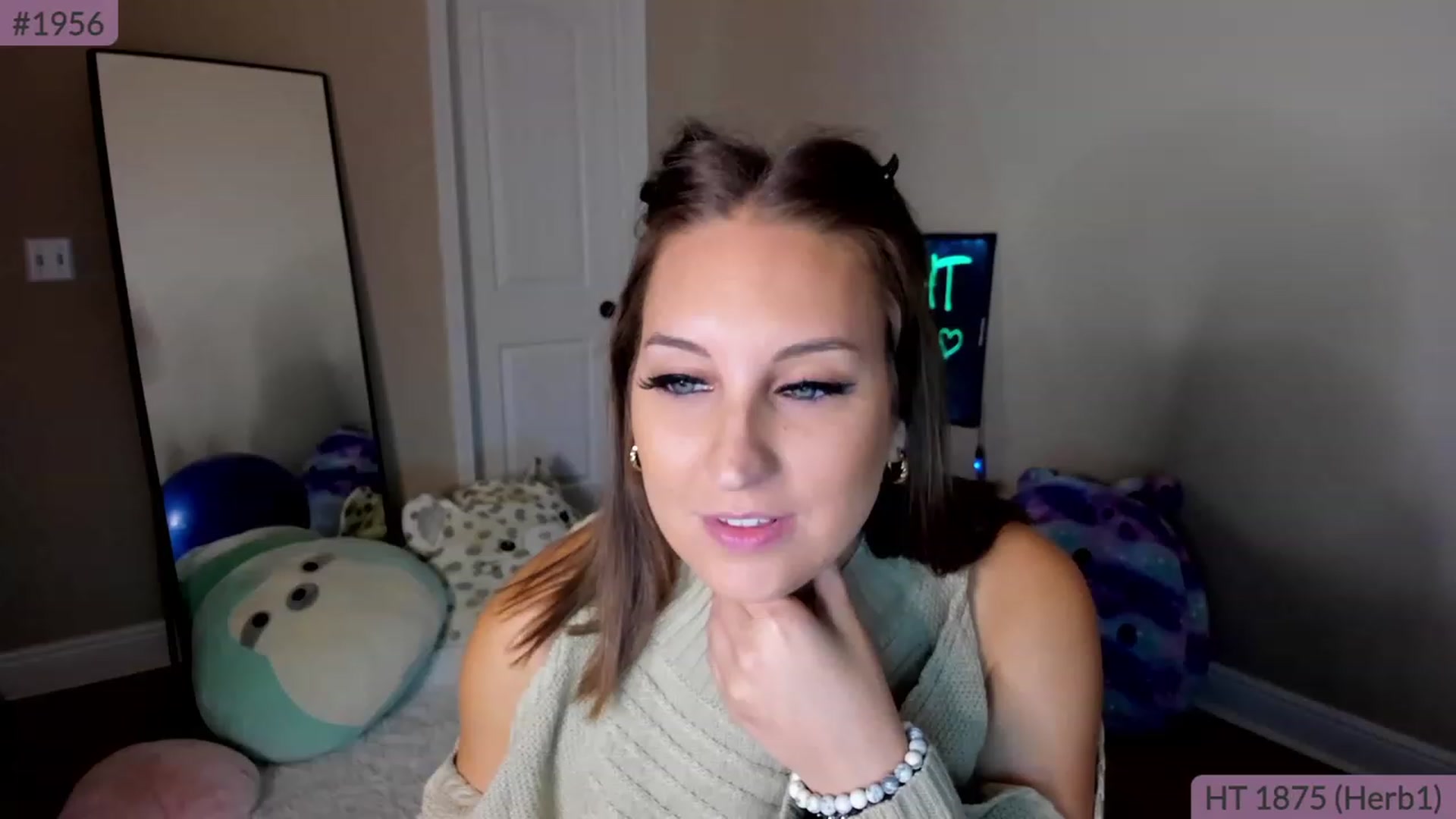 Gallery image thumbnail from Brookebee27's myfreecams stream on, 11/25/2022, 01:16 image 5 of 20