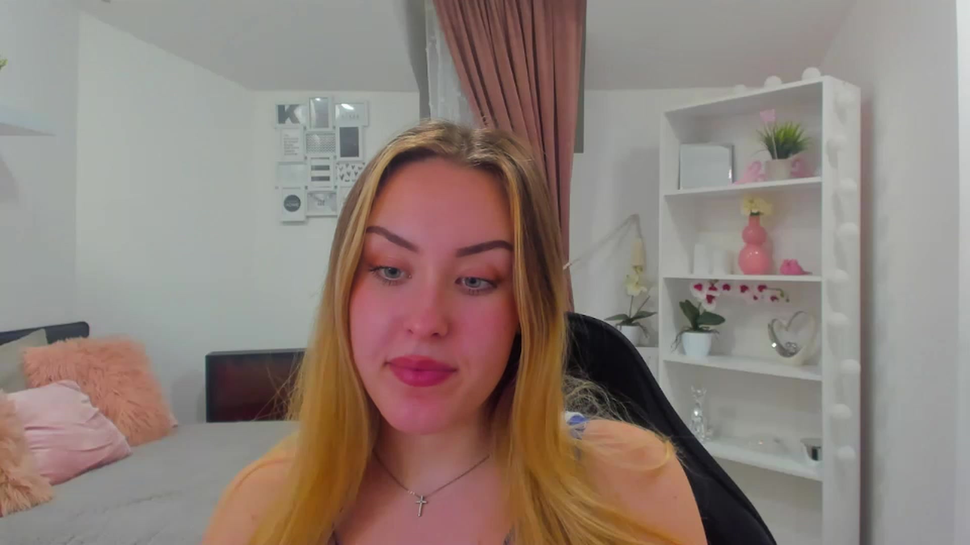 Gallery image thumbnail from Brooklyn_Ch's myfreecams stream on, 01/17/2023, 19:11 image 14 of 20
