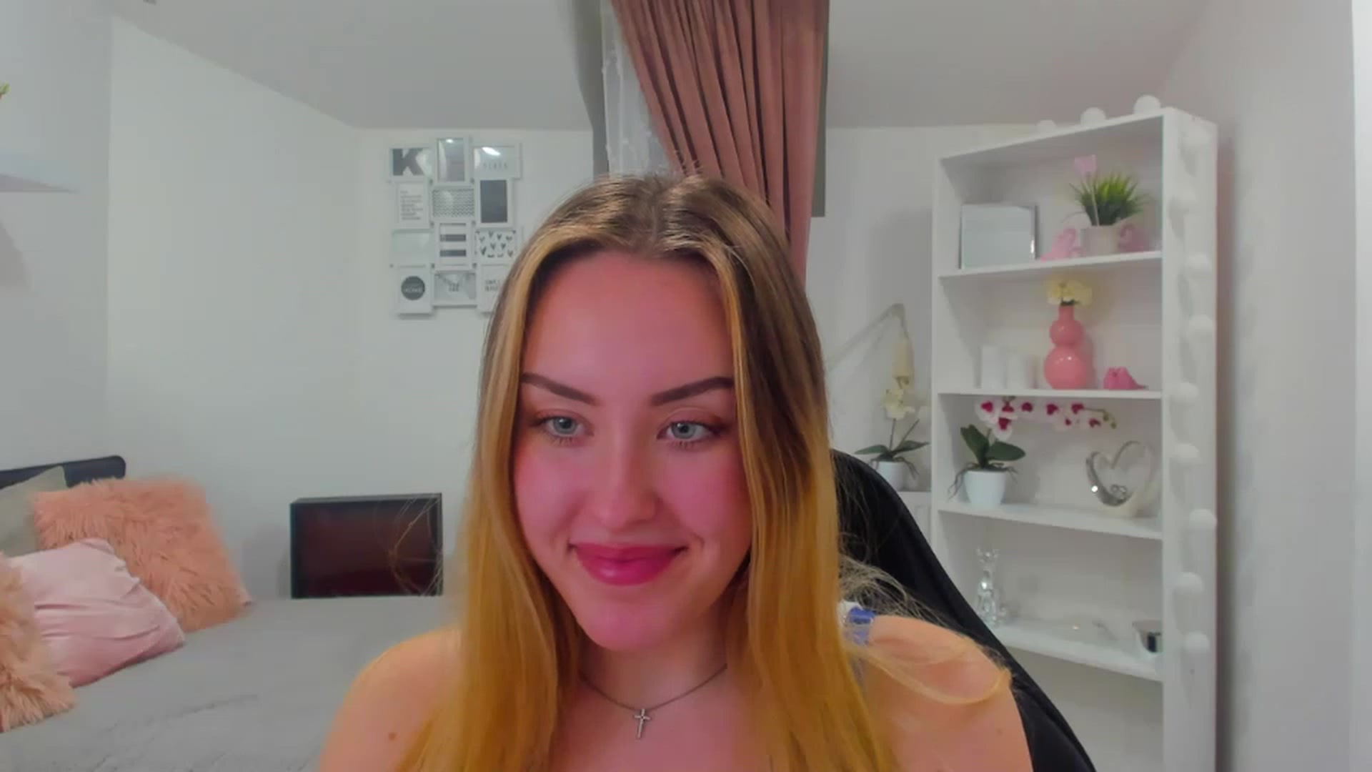 Gallery image thumbnail from Brooklyn_Ch's myfreecams stream on, 01/17/2023, 19:11 image 17 of 20