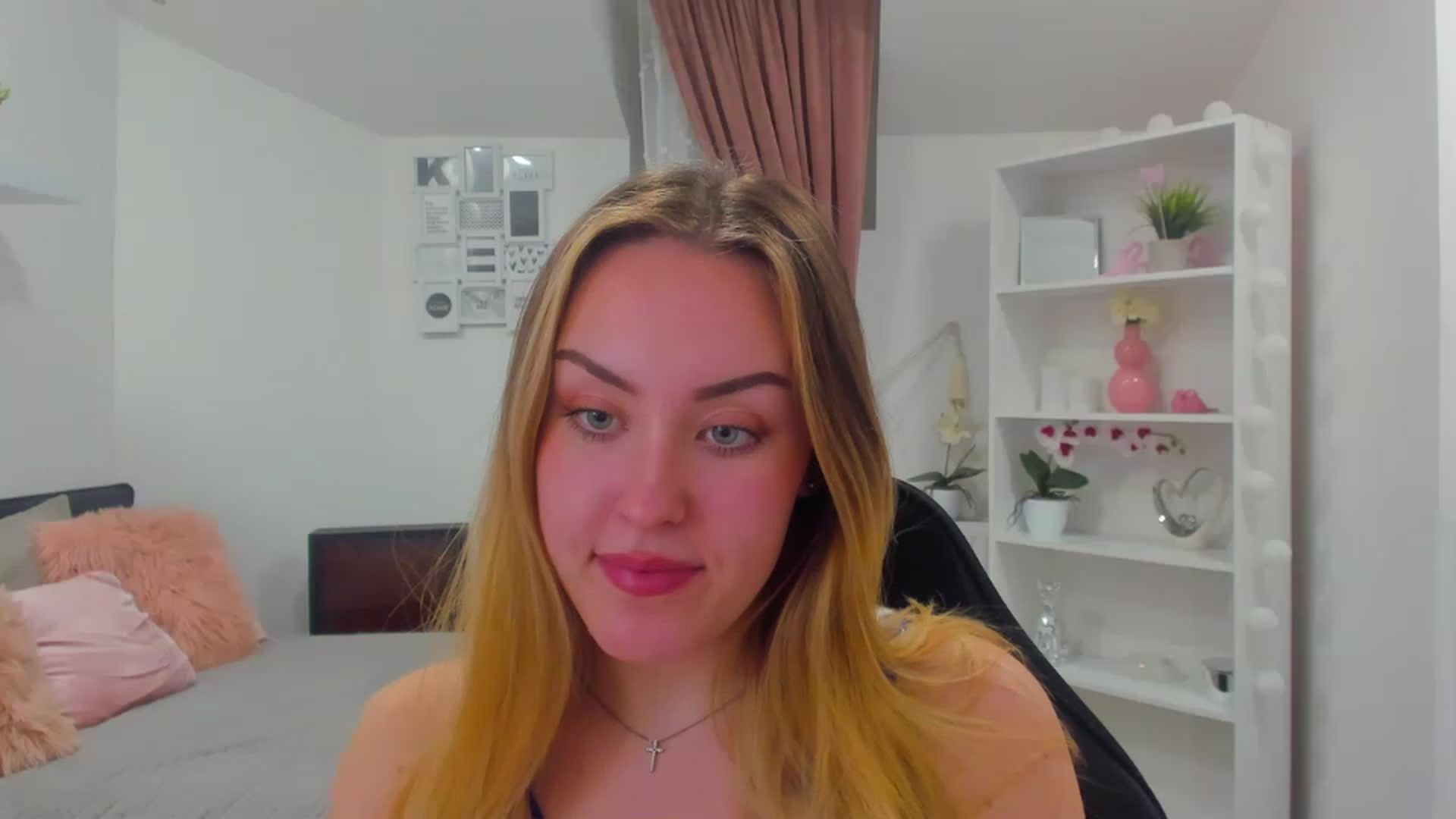 Gallery image thumbnail from Brooklyn_Ch's myfreecams stream on, 01/17/2023, 19:11 image 13 of 20