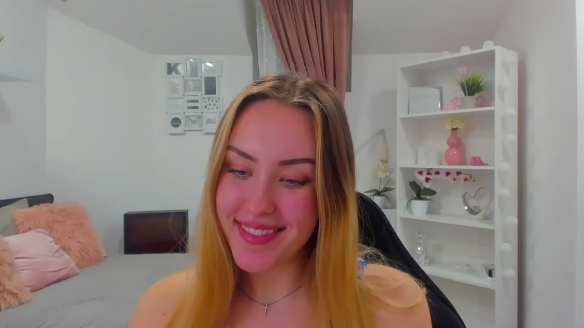 Gallery image thumbnail from Brooklyn_Ch's myfreecams stream on, 01/17/2023, 19:11 image 18 of 20