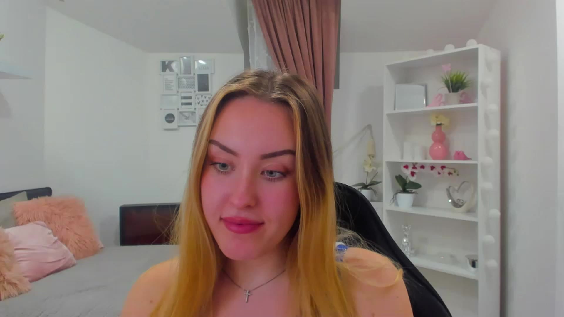 Gallery image thumbnail from Brooklyn_Ch's myfreecams stream on, 01/17/2023, 19:11 image 16 of 20