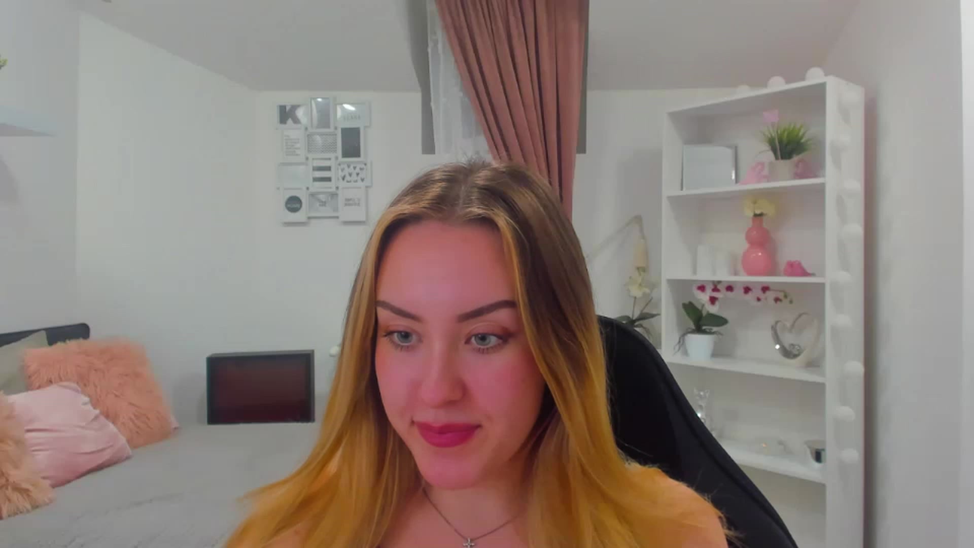 Gallery image thumbnail from Brooklyn_Ch's myfreecams stream on, 01/17/2023, 19:11 image 11 of 20