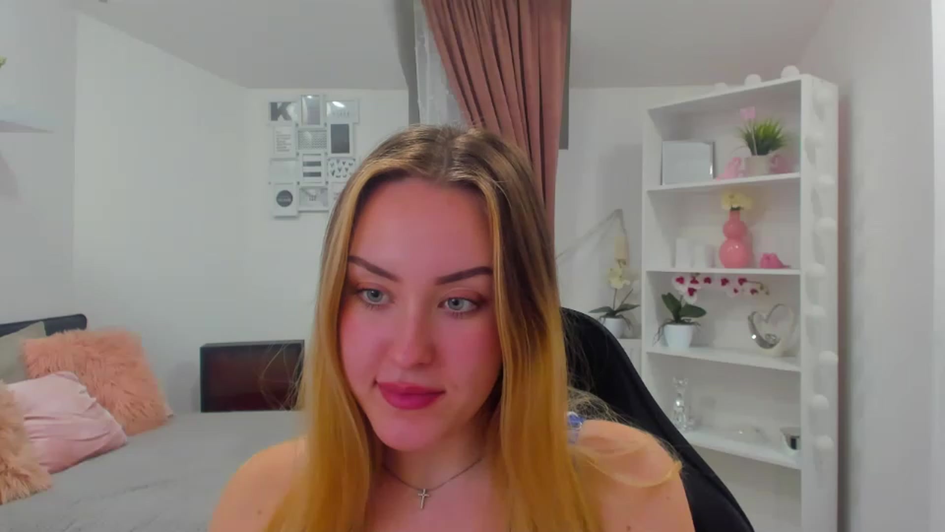 Gallery image thumbnail from Brooklyn_Ch's myfreecams stream on, 01/17/2023, 19:11 image 19 of 20