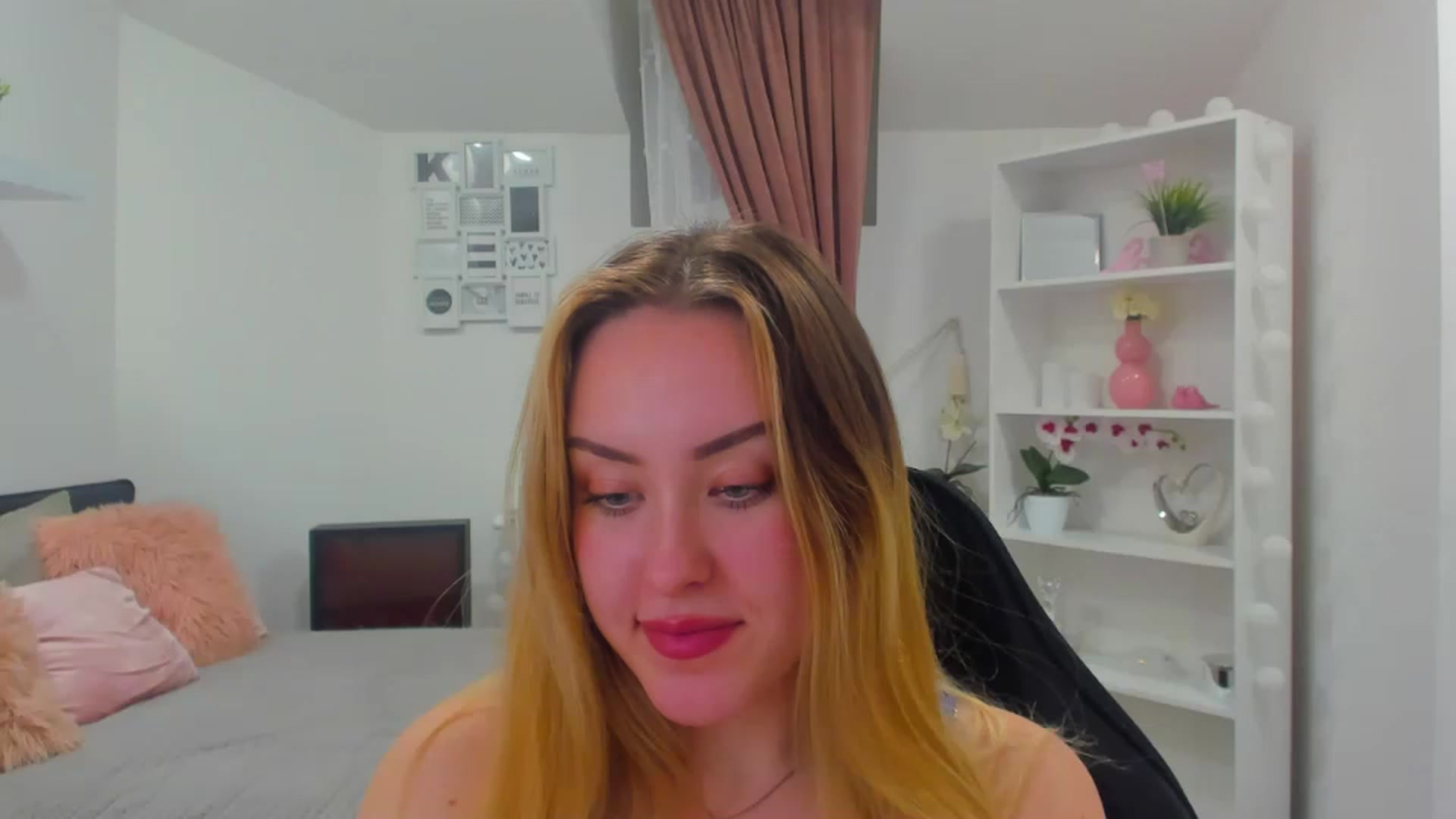 Gallery image thumbnail from Brooklyn_Ch's myfreecams stream on, 01/17/2023, 19:11 image 8 of 20