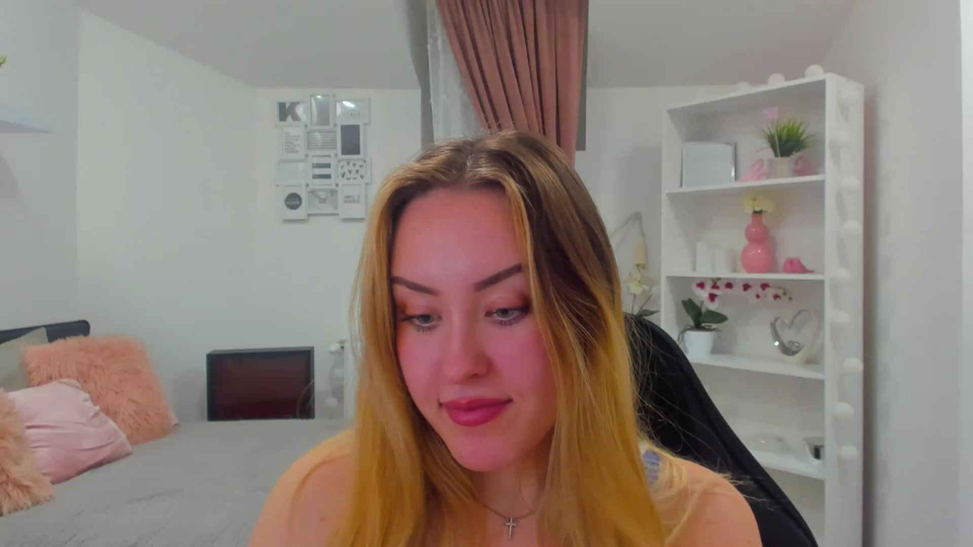 Gallery image thumbnail from Brooklyn_Ch's myfreecams stream on, 01/17/2023, 19:11 image 7 of 20