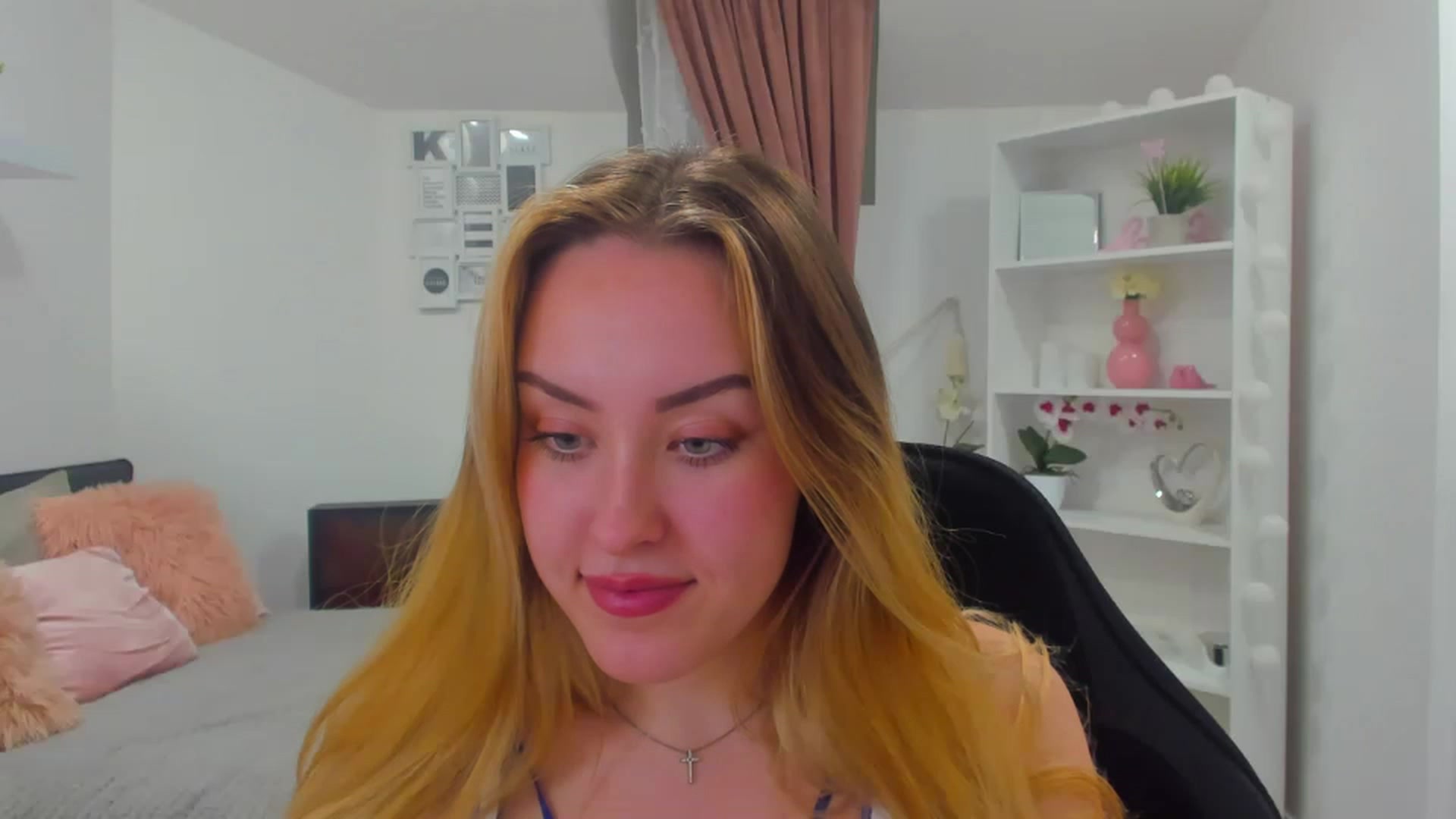 Gallery image thumbnail from Brooklyn_Ch's myfreecams stream on, 01/17/2023, 19:11 image 6 of 20
