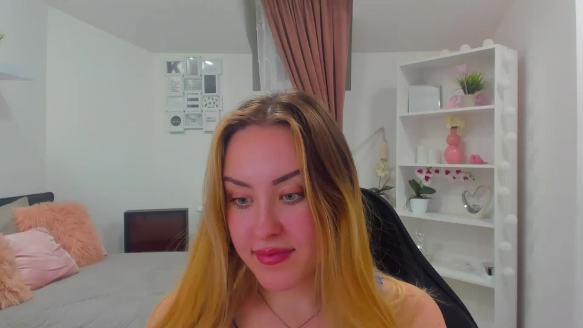 Gallery image thumbnail from Brooklyn_Ch's myfreecams stream on, 01/17/2023, 19:11 image 9 of 20