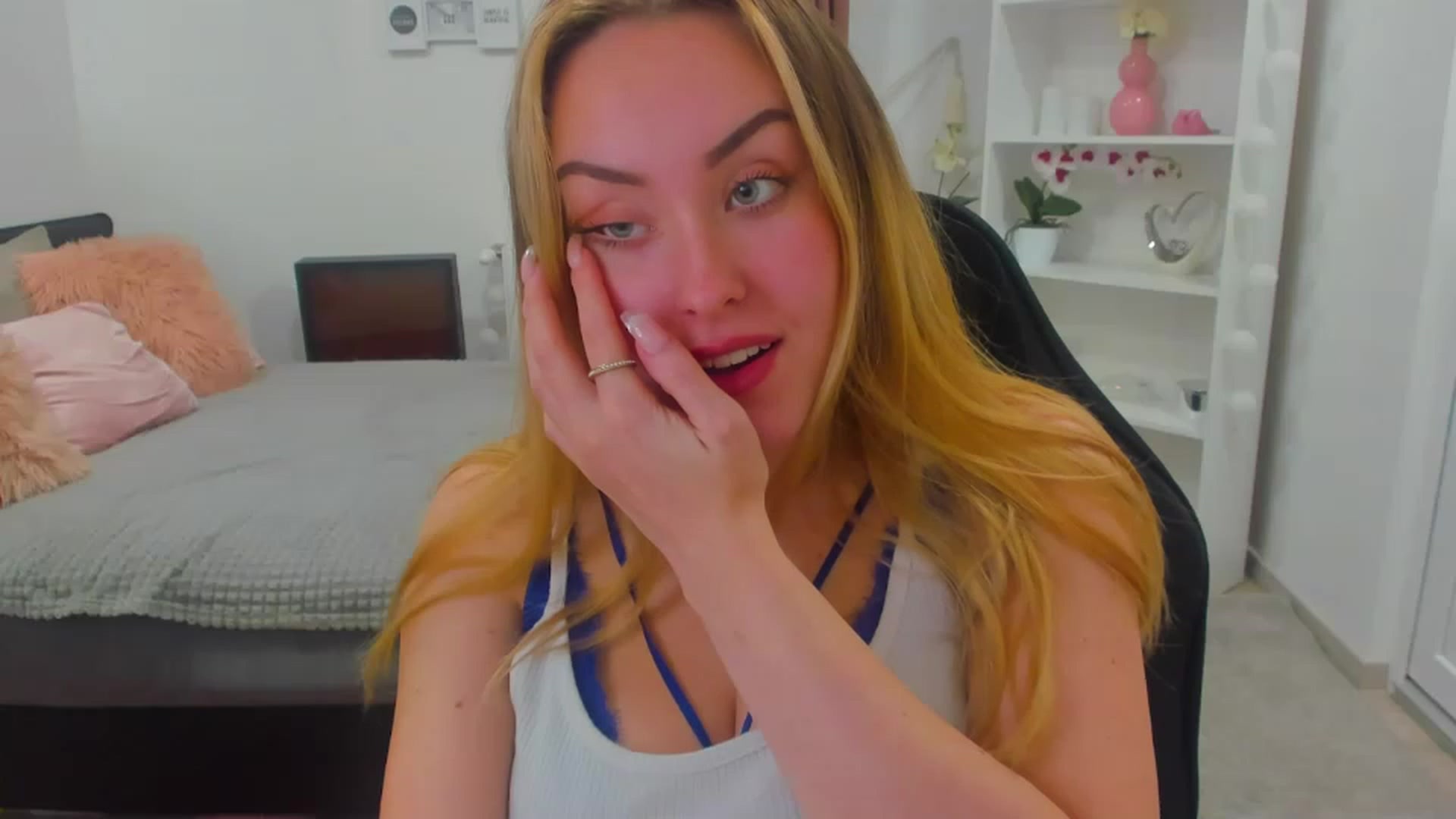 Gallery image thumbnail from Brooklyn_Ch's myfreecams stream on, 01/17/2023, 21:01 image 6 of 20