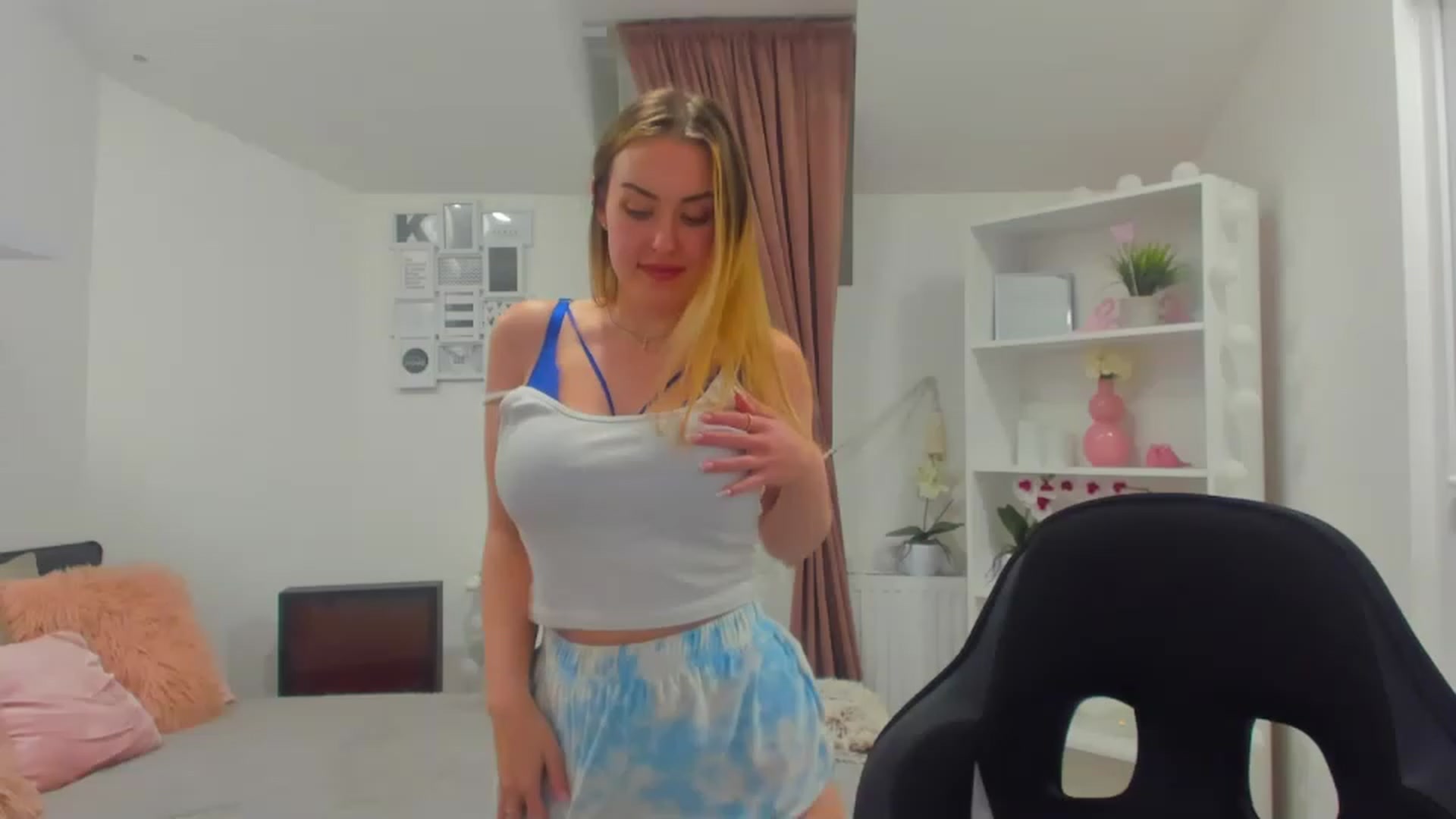 Gallery image thumbnail from Brooklyn_Ch's myfreecams stream on, 01/17/2023, 22:44 image 17 of 20