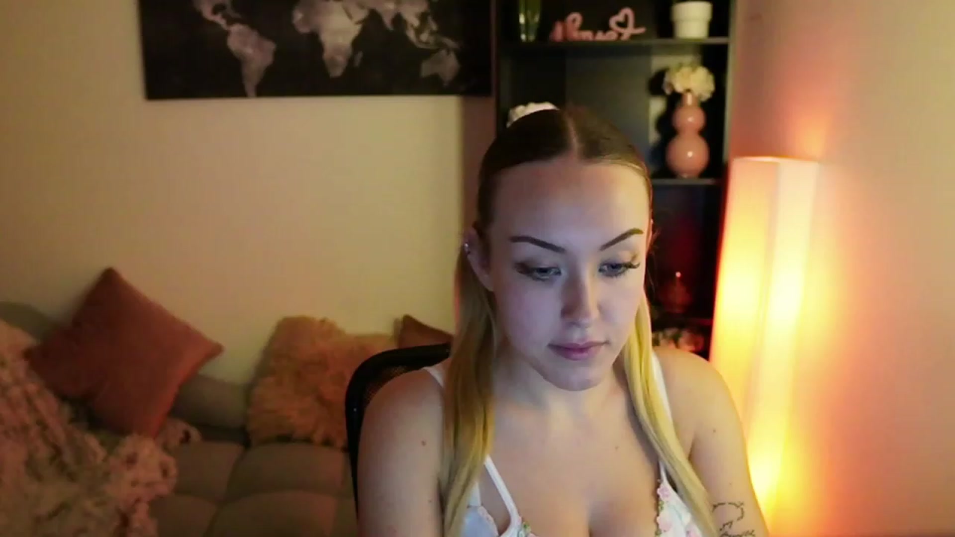 Gallery image thumbnail from Brooklyn_Ch's myfreecams stream on, 10/25/2023, 18:00 image 20 of 20