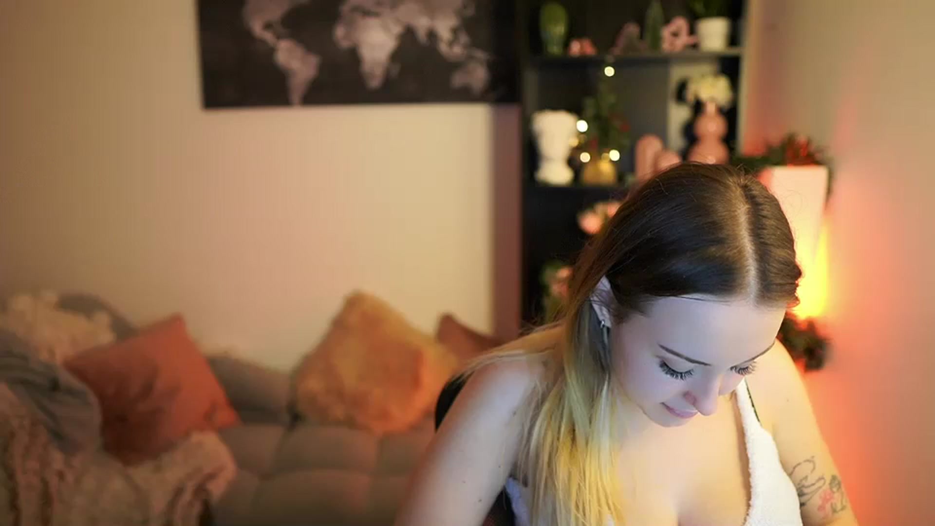 Gallery image thumbnail from Brooklyn_Ch's myfreecams stream on, 12/16/2023, 15:36 image 15 of 20