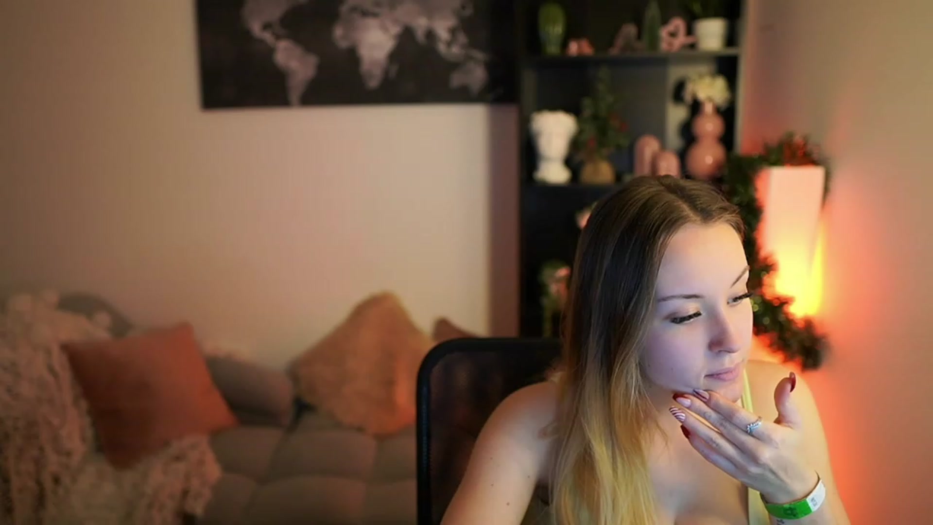Gallery image thumbnail from Brooklyn_Ch's myfreecams stream on, 12/17/2023, 17:54 image 3 of 20