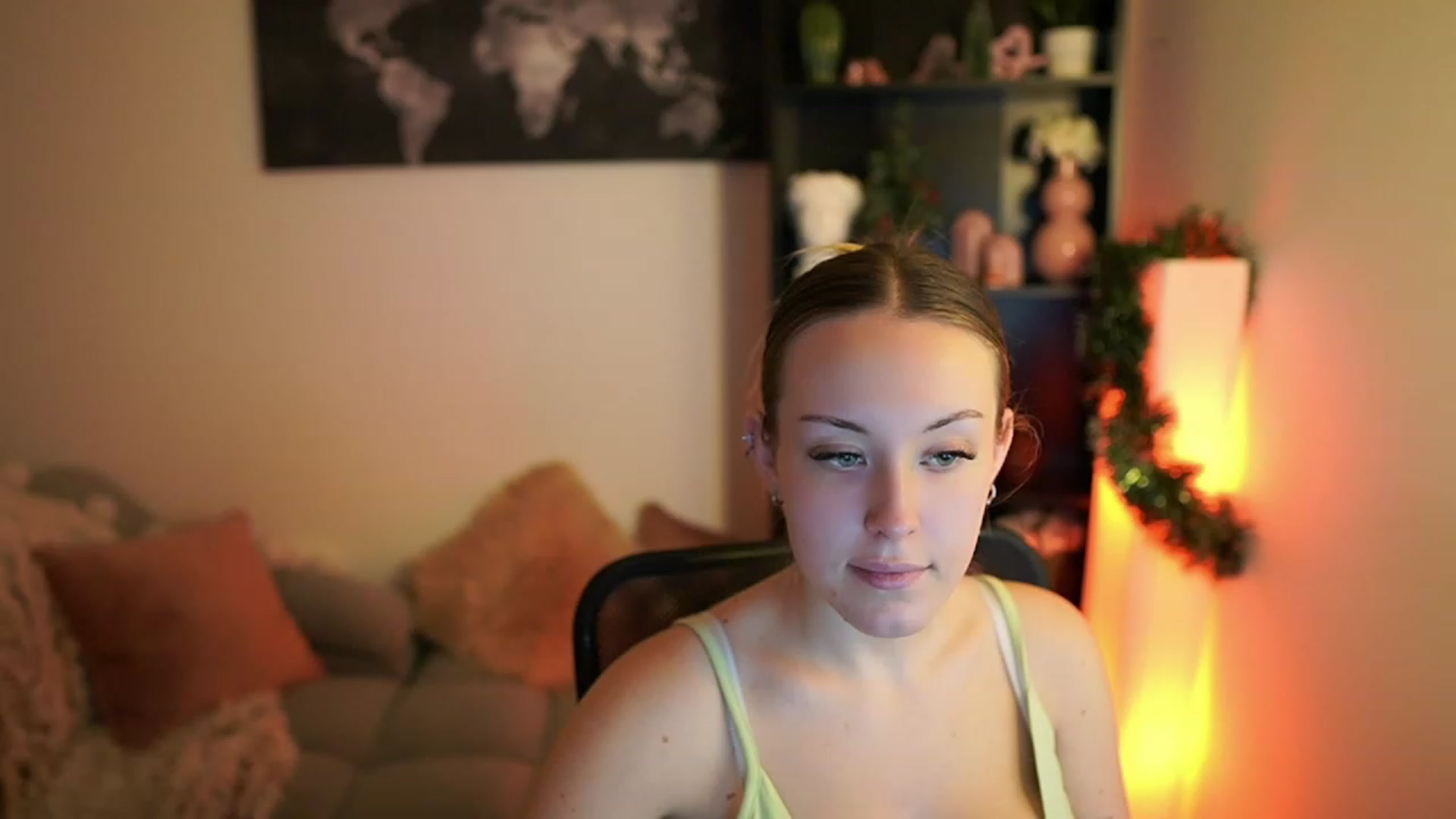 Gallery image thumbnail from Brooklyn_Ch's myfreecams stream on, 12/17/2023, 19:10 image 15 of 20
