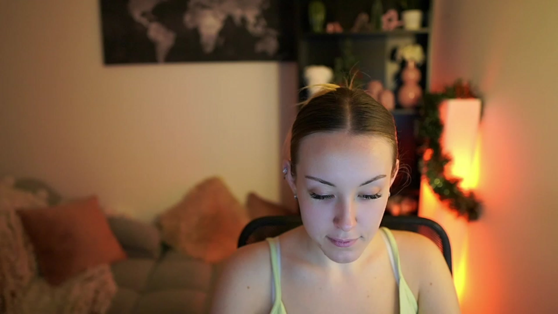 Gallery image thumbnail from Brooklyn_Ch's myfreecams stream on, 12/17/2023, 19:10 image 3 of 20