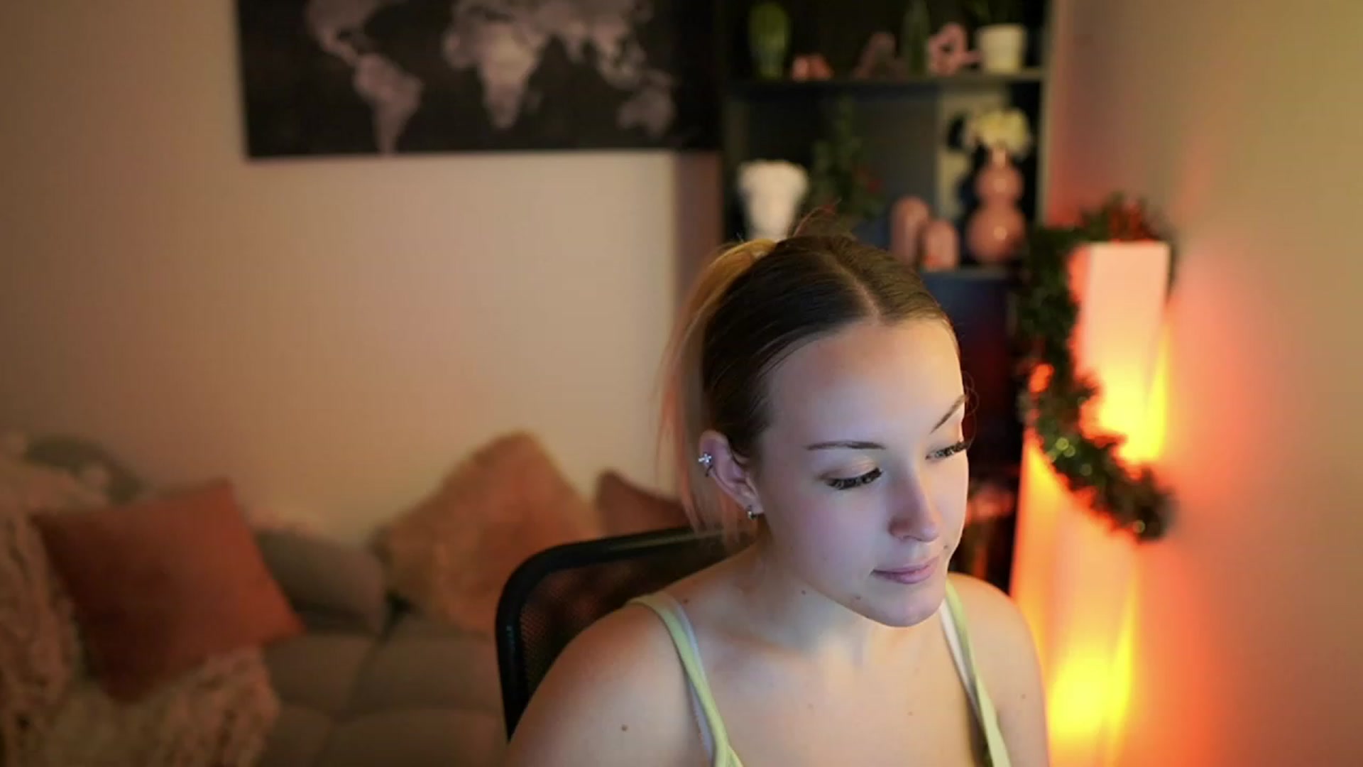 Gallery image thumbnail from Brooklyn_Ch's myfreecams stream on, 12/17/2023, 19:10 image 16 of 20