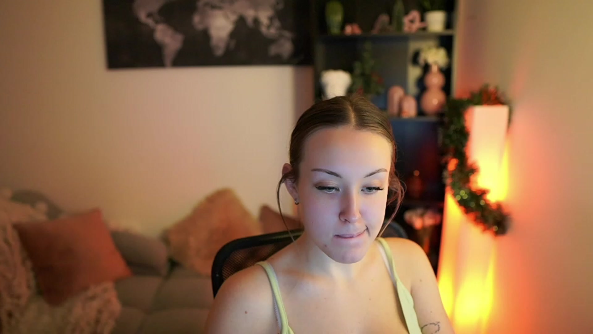 Gallery image thumbnail from Brooklyn_Ch's myfreecams stream on, 12/17/2023, 19:10 image 19 of 20