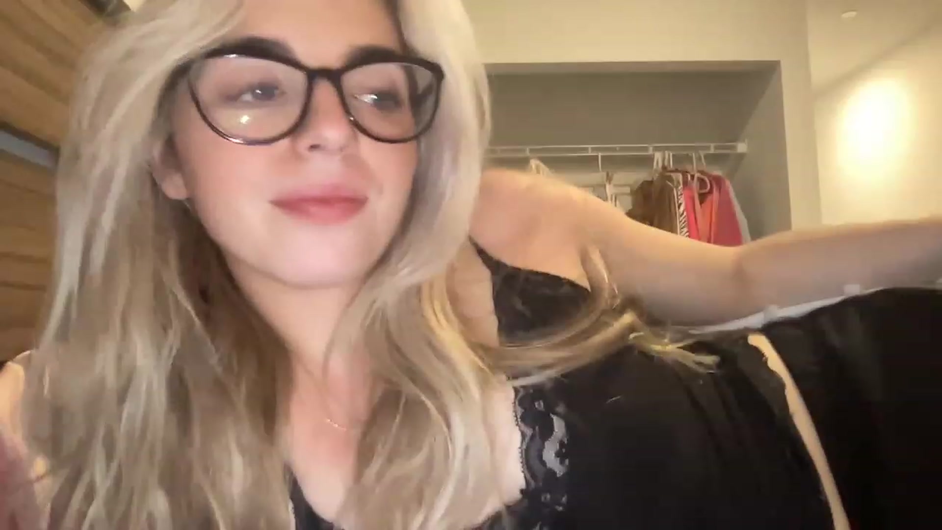 Gallery image thumbnail from Brooklynbaby5's myfreecams stream on, 04/03/2023, 08:22 image 12 of 20