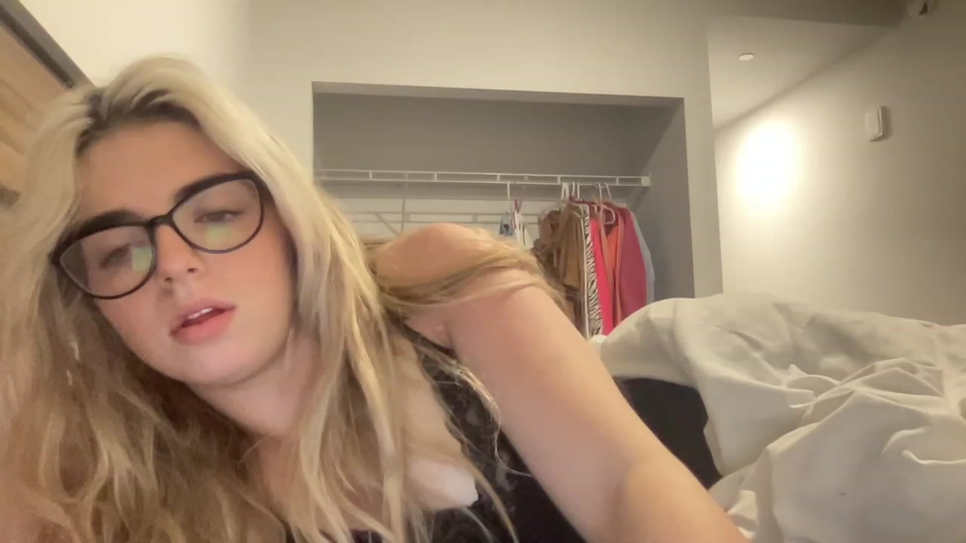 Gallery image thumbnail from Brooklynbaby5's myfreecams stream on, 04/03/2023, 08:22 image 11 of 20