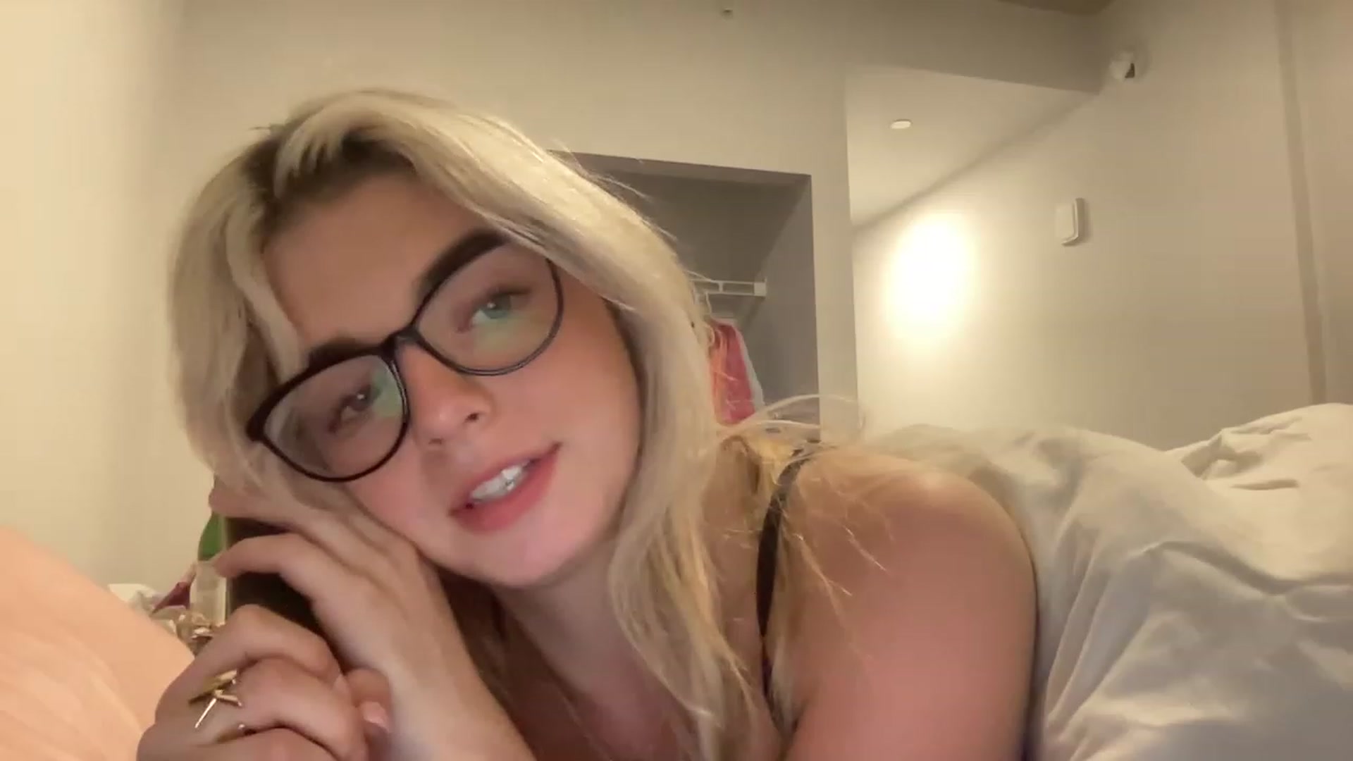 Gallery image thumbnail from Brooklynbaby5's myfreecams stream on, 04/03/2023, 08:22 image 5 of 20