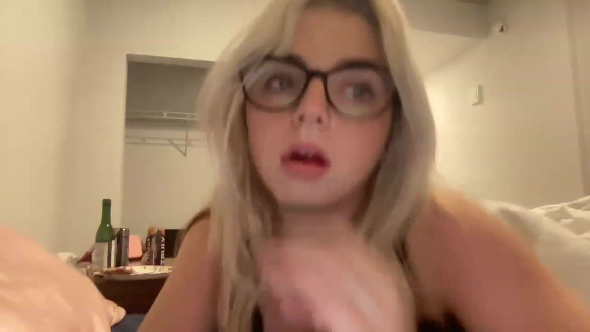 Gallery image thumbnail from Brooklynbaby5's myfreecams stream on, 04/03/2023, 08:22 image 6 of 20