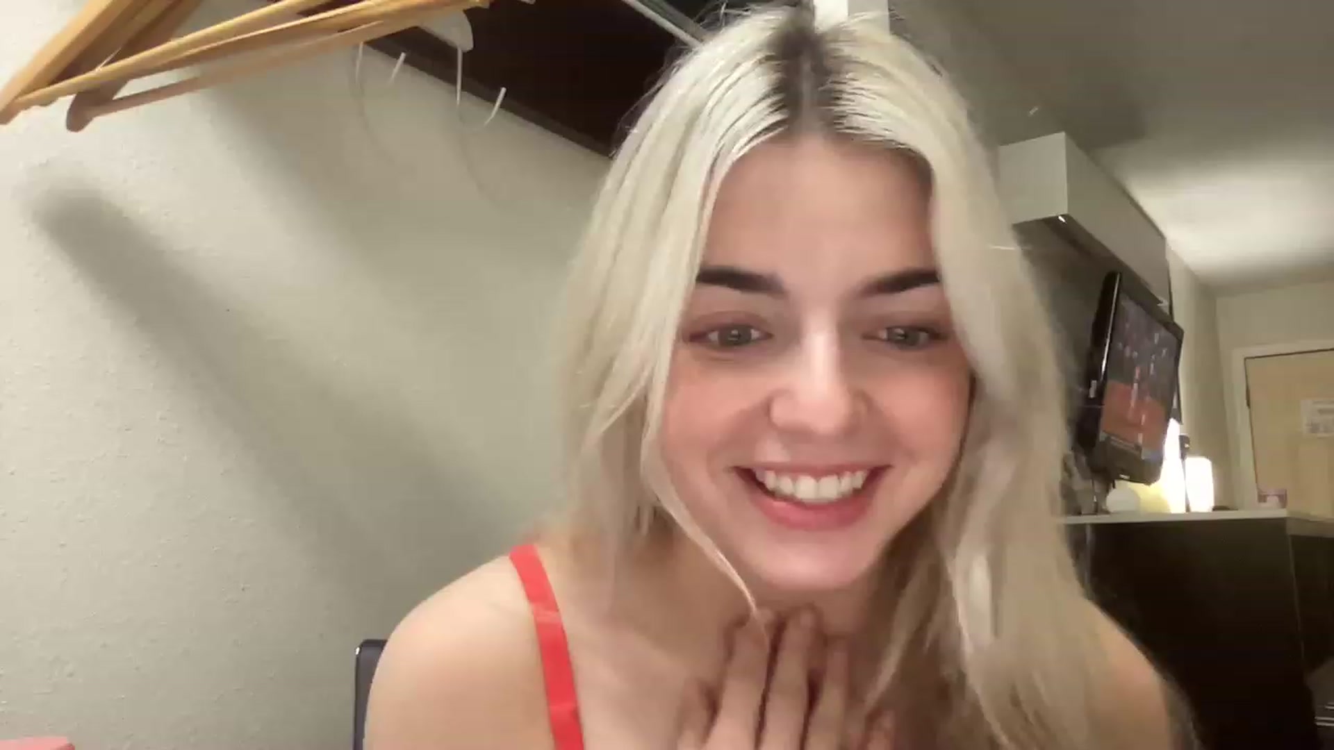 Gallery image thumbnail from Brooklynbaby5's myfreecams stream on, 04/06/2023, 23:58 image 2 of 20