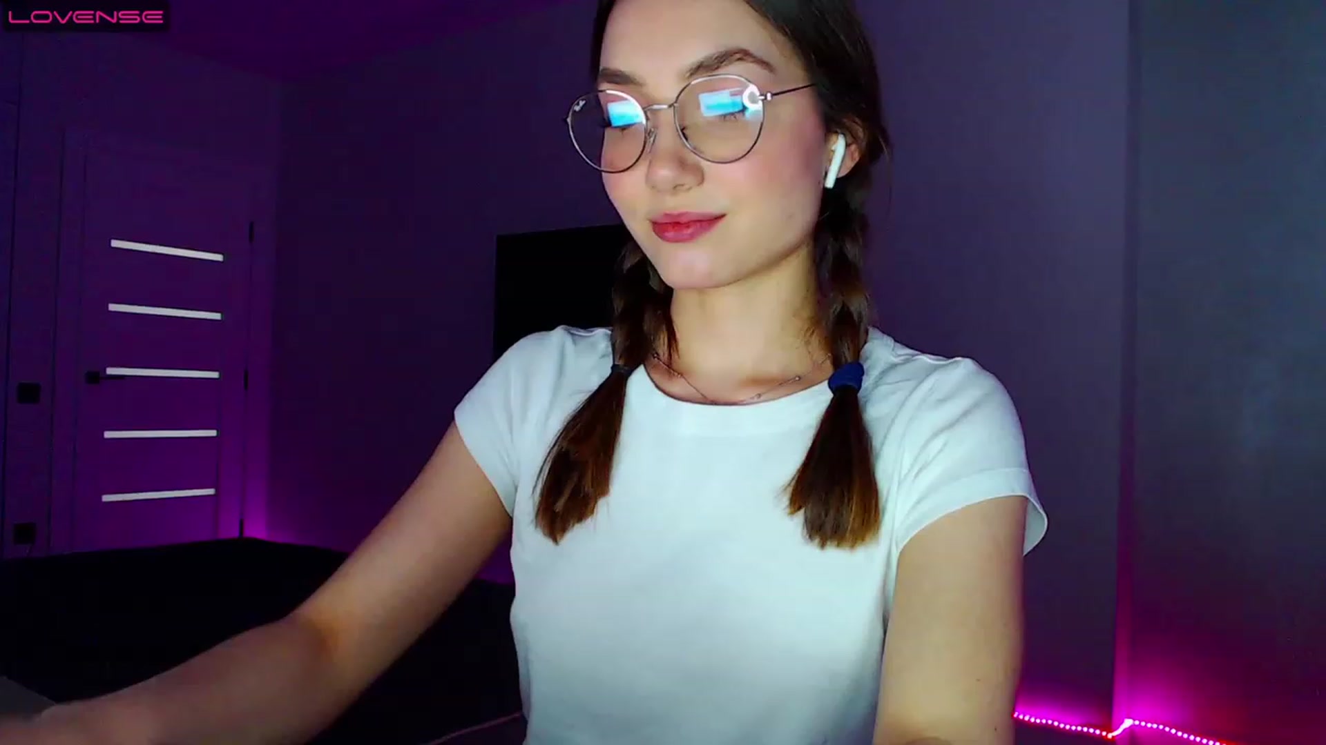 Gallery image thumbnail from Browncat04's myfreecams stream on, 05/24/2023, 13:38 image 3 of 20