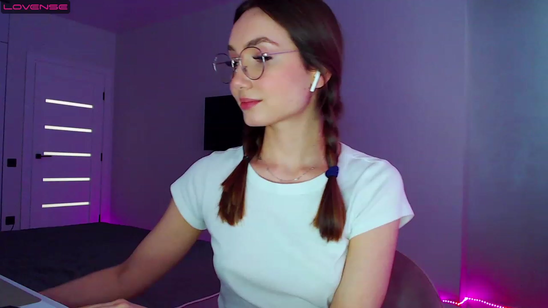 Gallery image thumbnail from Browncat04's myfreecams stream on, 05/24/2023, 13:38 image 15 of 20