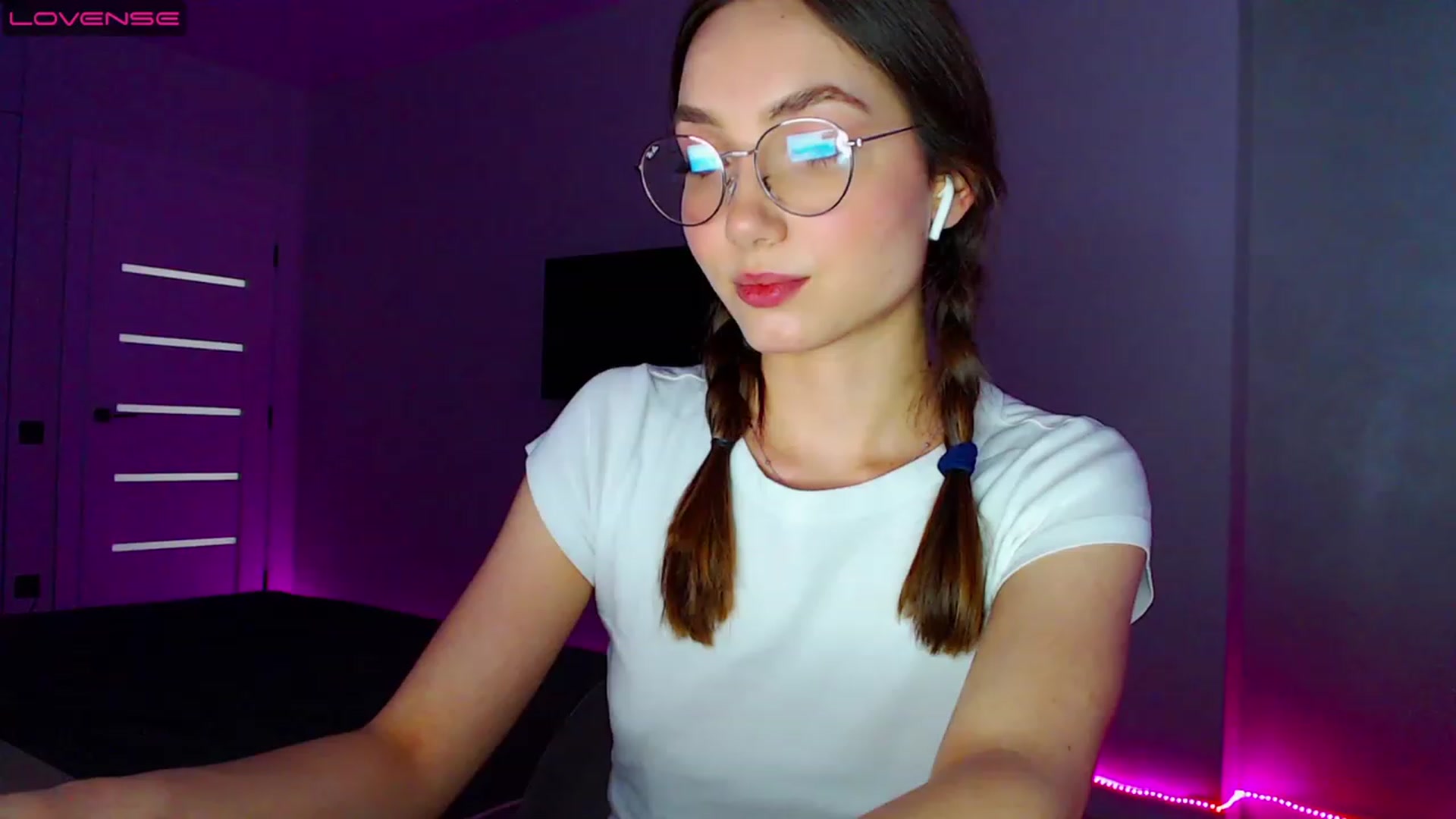 Gallery image thumbnail from Browncat04's myfreecams stream on, 05/24/2023, 13:38 image 7 of 20