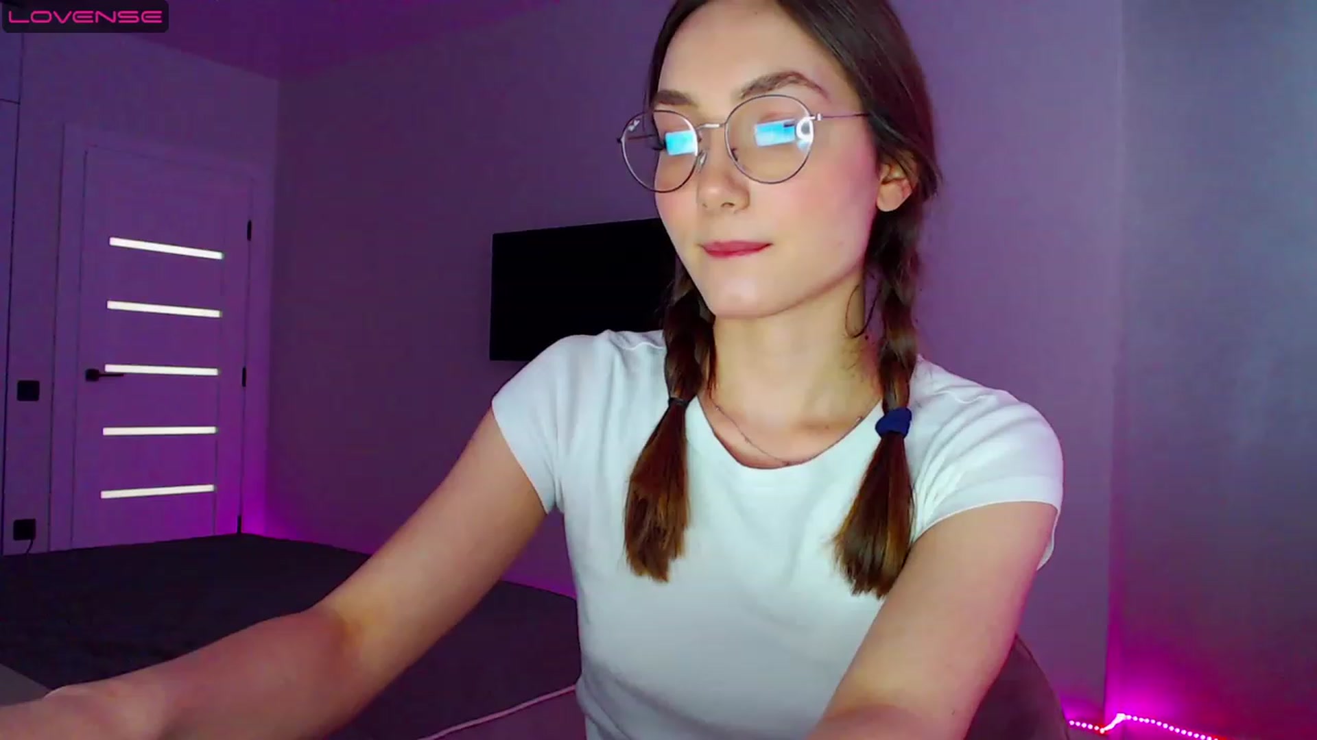 Gallery image thumbnail from Browncat04's myfreecams stream on, 05/24/2023, 14:10 image 18 of 20