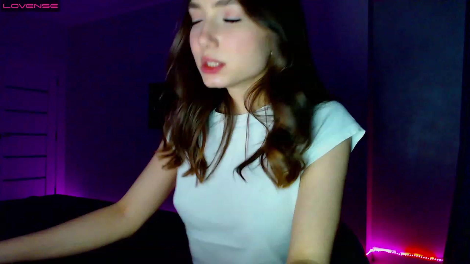 Gallery image thumbnail from Browncat04's myfreecams stream on, 05/30/2023, 18:03 image 16 of 20
