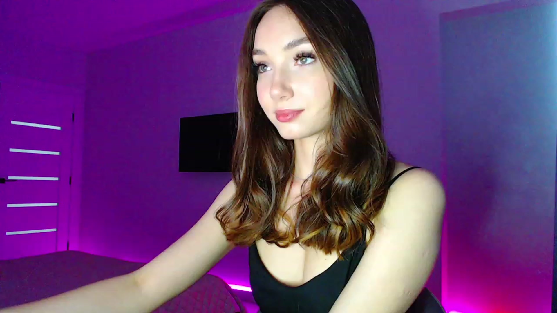 Gallery image thumbnail from Browncat04's myfreecams stream on, 06/21/2023, 17:07 image 7 of 20