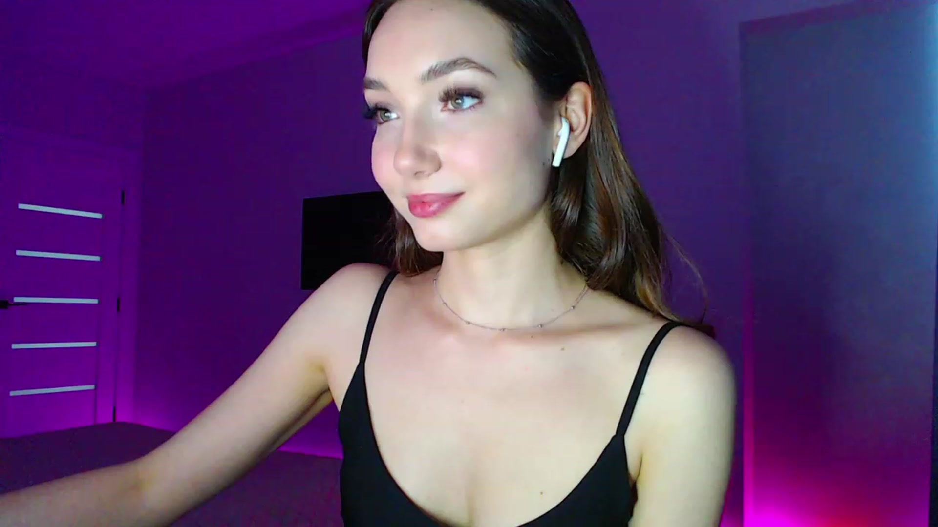 Gallery image thumbnail from Browncat04's myfreecams stream on, 06/21/2023, 17:07 image 12 of 20
