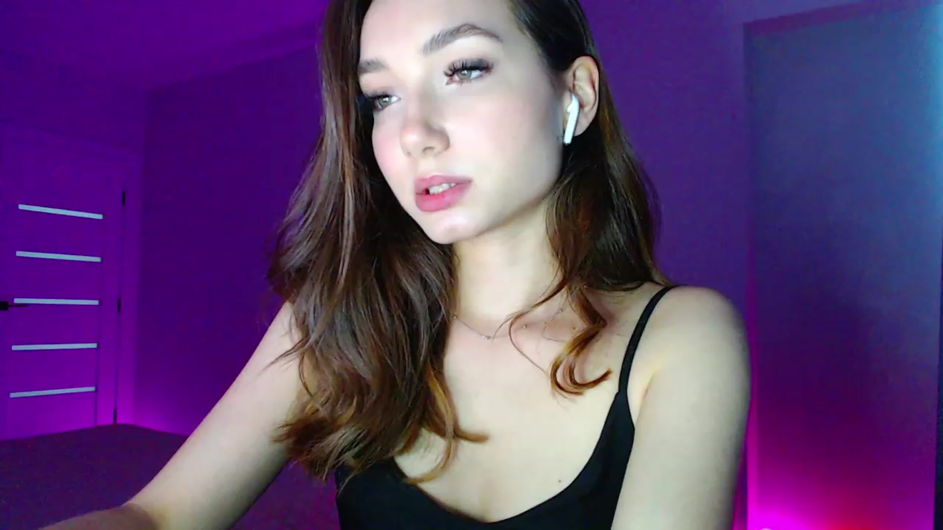 Gallery image thumbnail from Browncat04's myfreecams stream on, 06/21/2023, 17:07 image 16 of 20