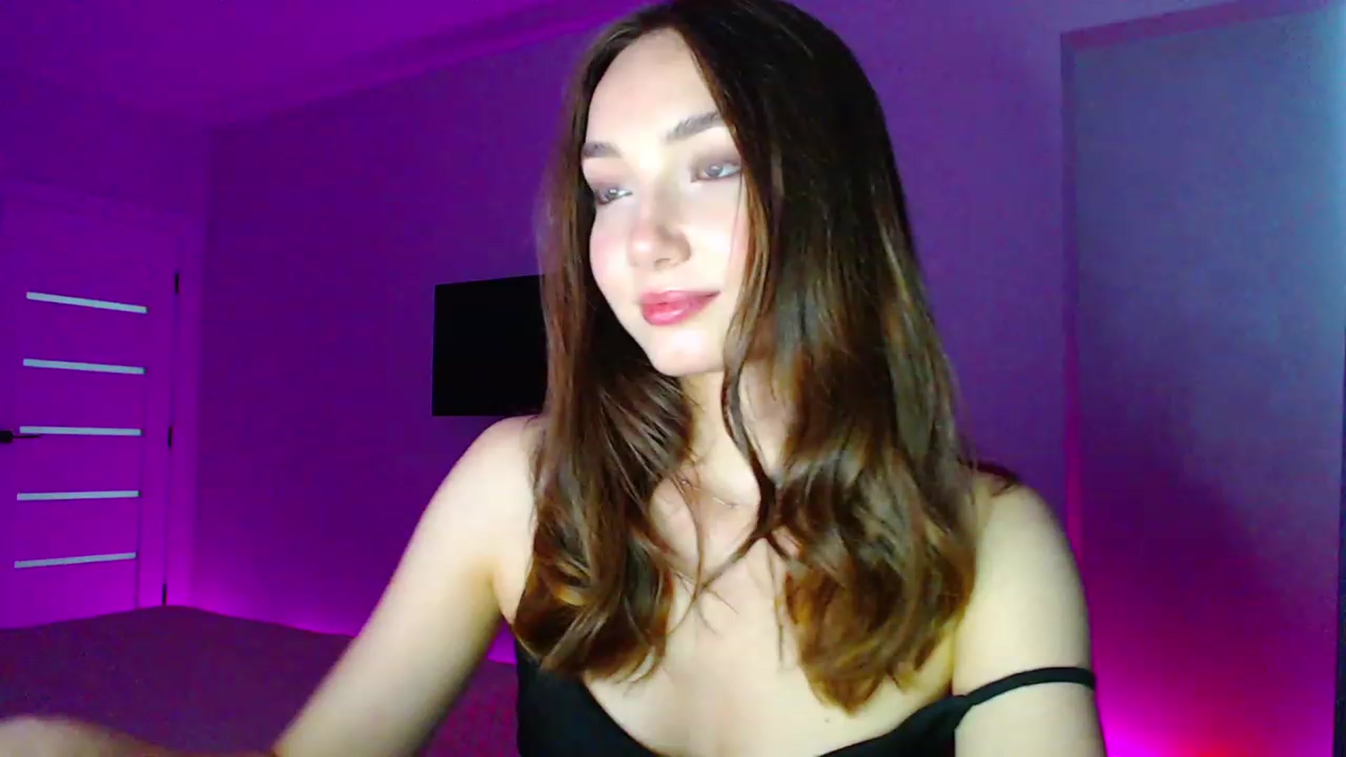Gallery image thumbnail from Browncat04's myfreecams stream on, 06/21/2023, 17:07 image 19 of 20