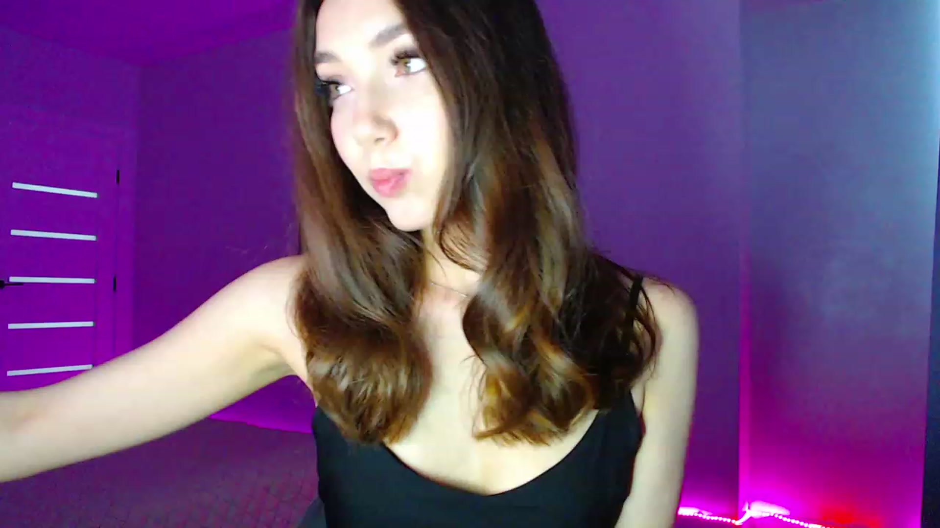 Gallery image thumbnail from Browncat04's myfreecams stream on, 06/21/2023, 17:07 image 1 of 20