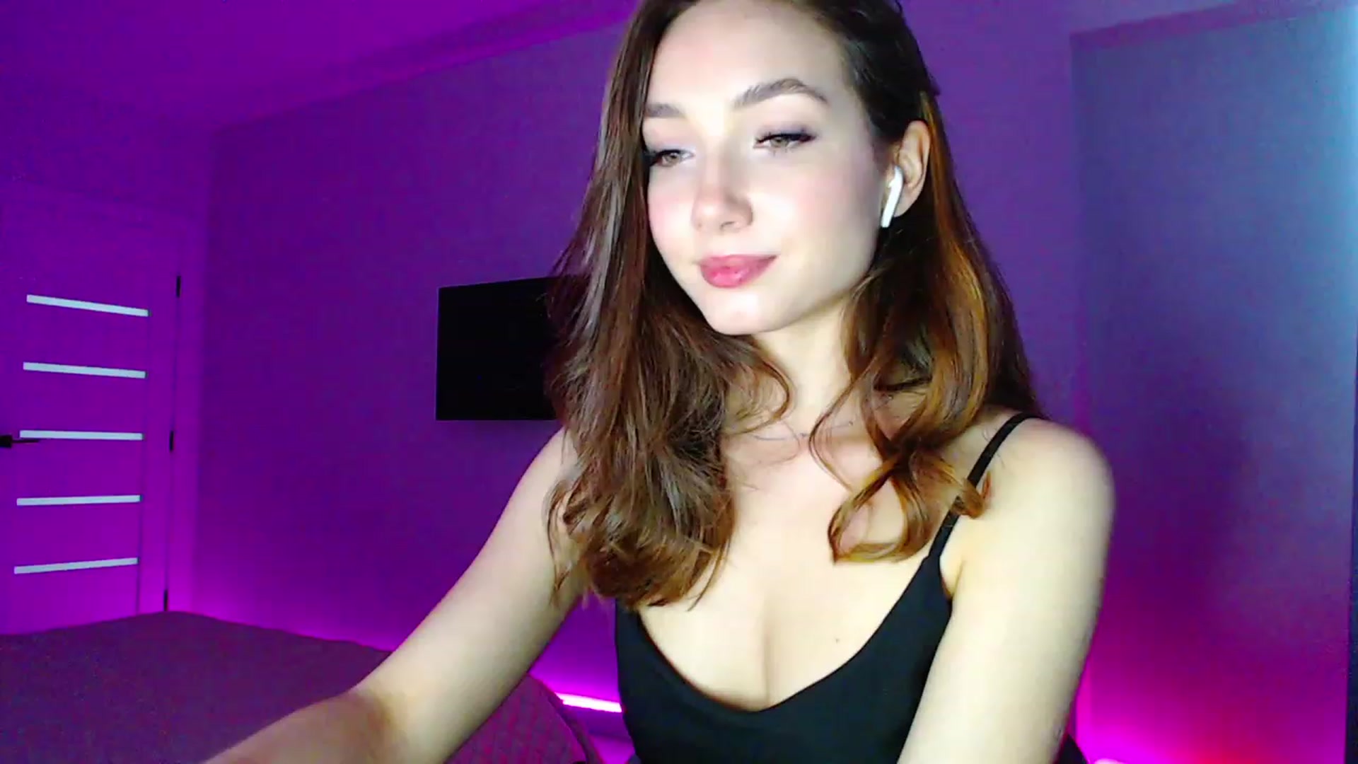 Gallery image thumbnail from Browncat04's myfreecams stream on, 06/21/2023, 17:07 image 6 of 20