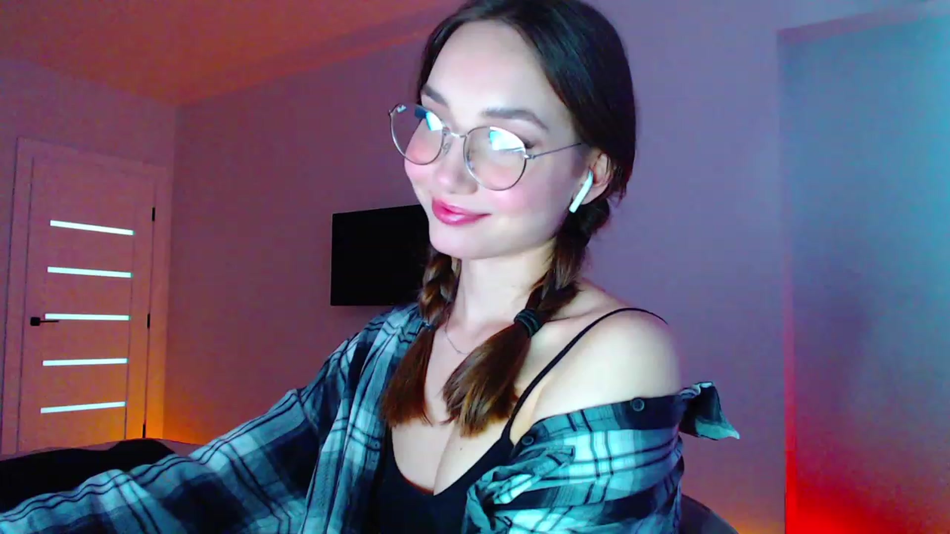 Gallery image thumbnail from Browncat04's myfreecams stream on, 07/17/2023, 15:23 image 3 of 20