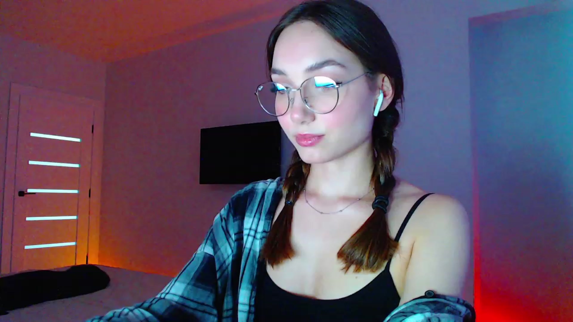 Gallery image thumbnail from Browncat04's myfreecams stream on, 07/17/2023, 15:23 image 10 of 20