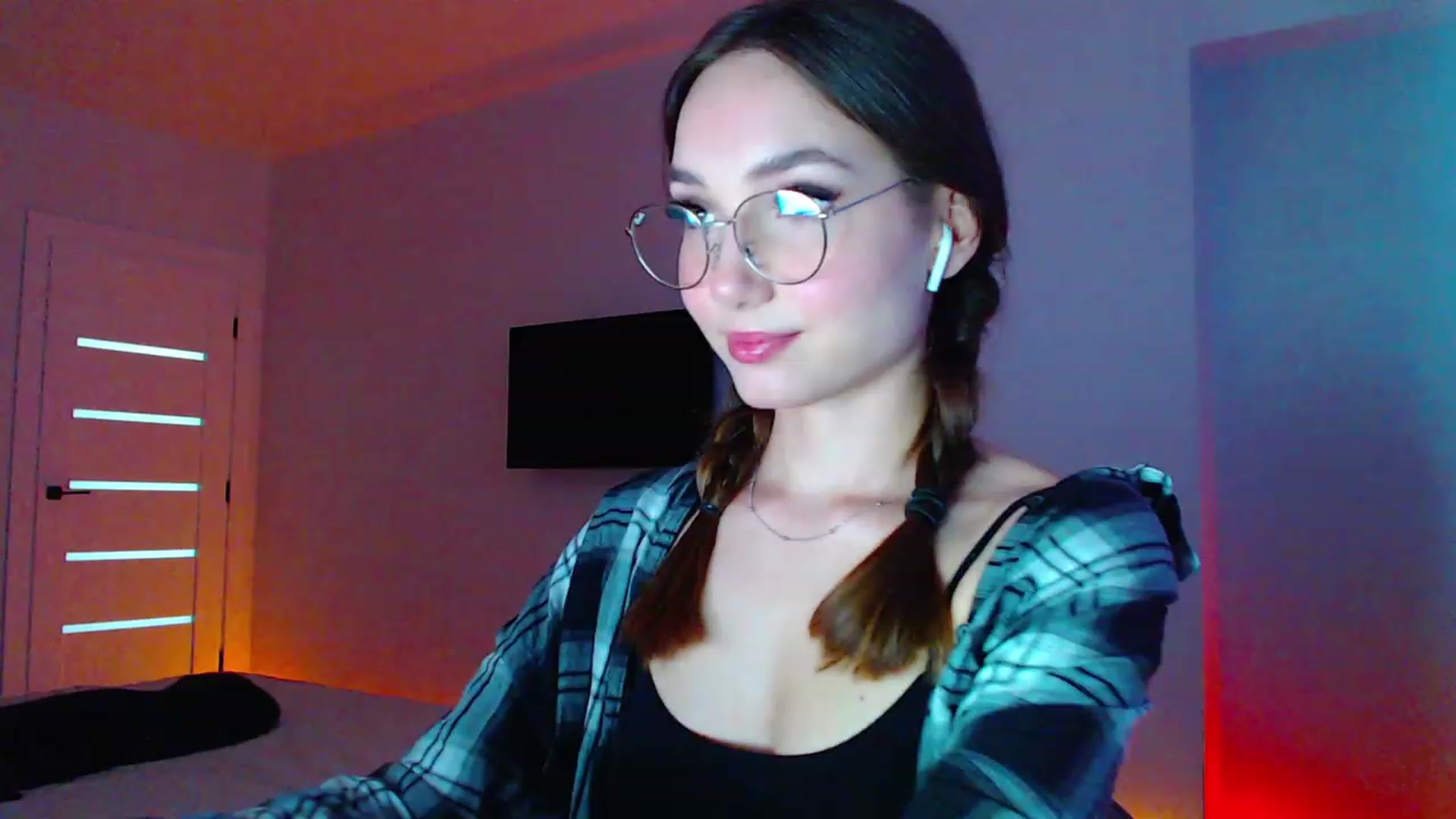 Gallery image thumbnail from Browncat04's myfreecams stream on, 07/17/2023, 15:23 image 13 of 20