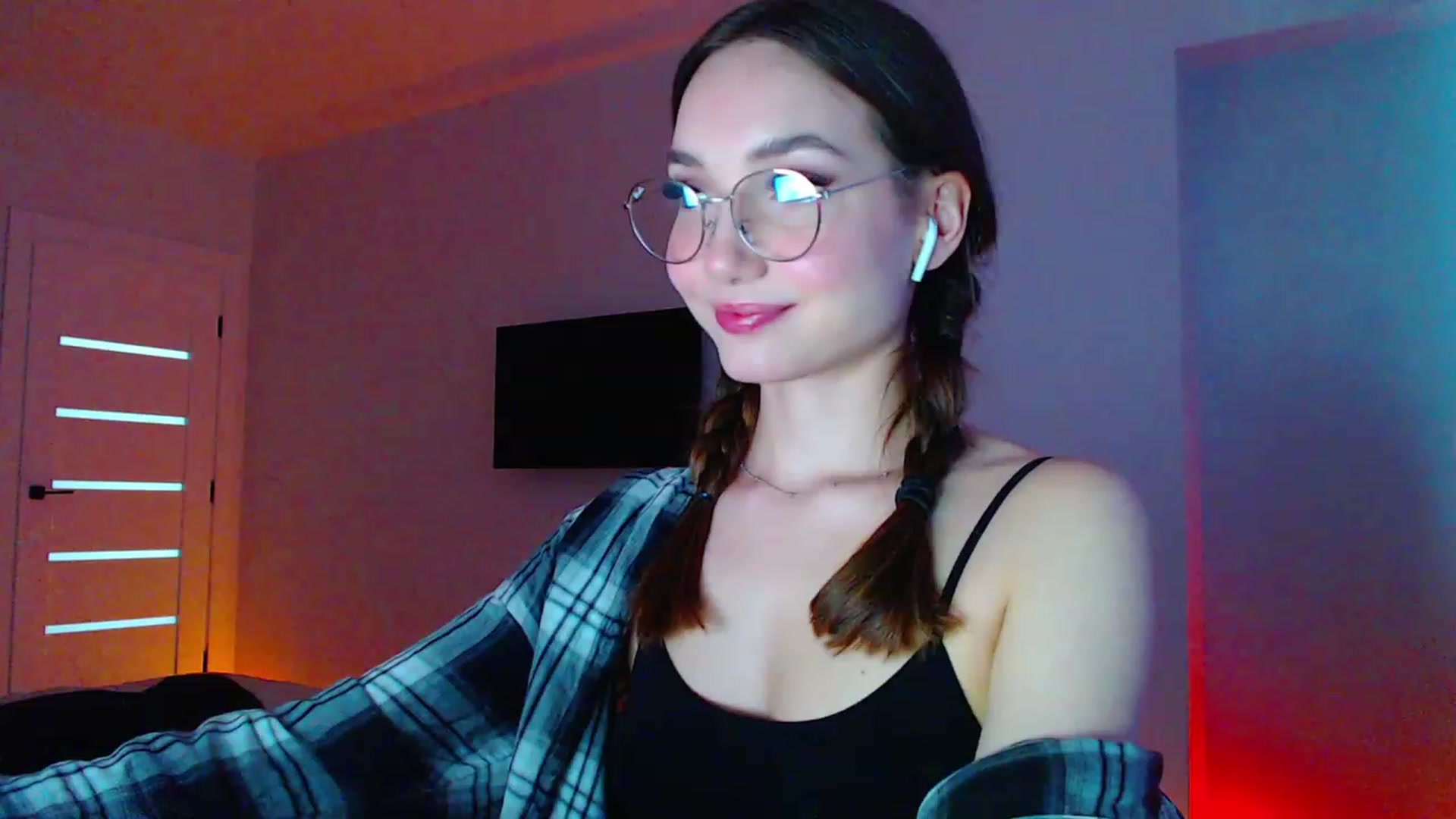 Gallery image thumbnail from Browncat04's myfreecams stream on, 07/17/2023, 15:23 image 18 of 20