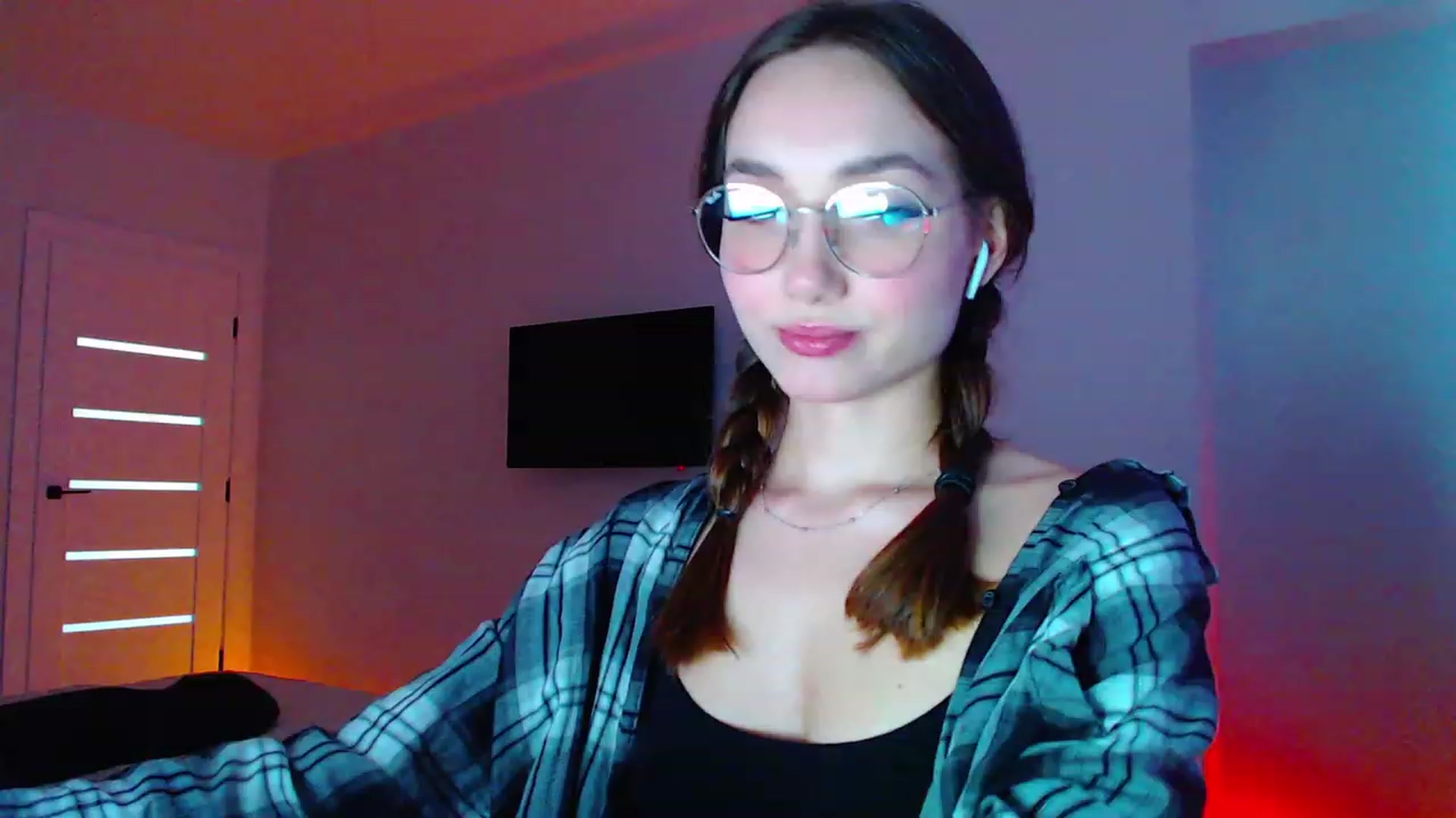 Gallery image thumbnail from Browncat04's myfreecams stream on, 07/17/2023, 15:23 image 5 of 20