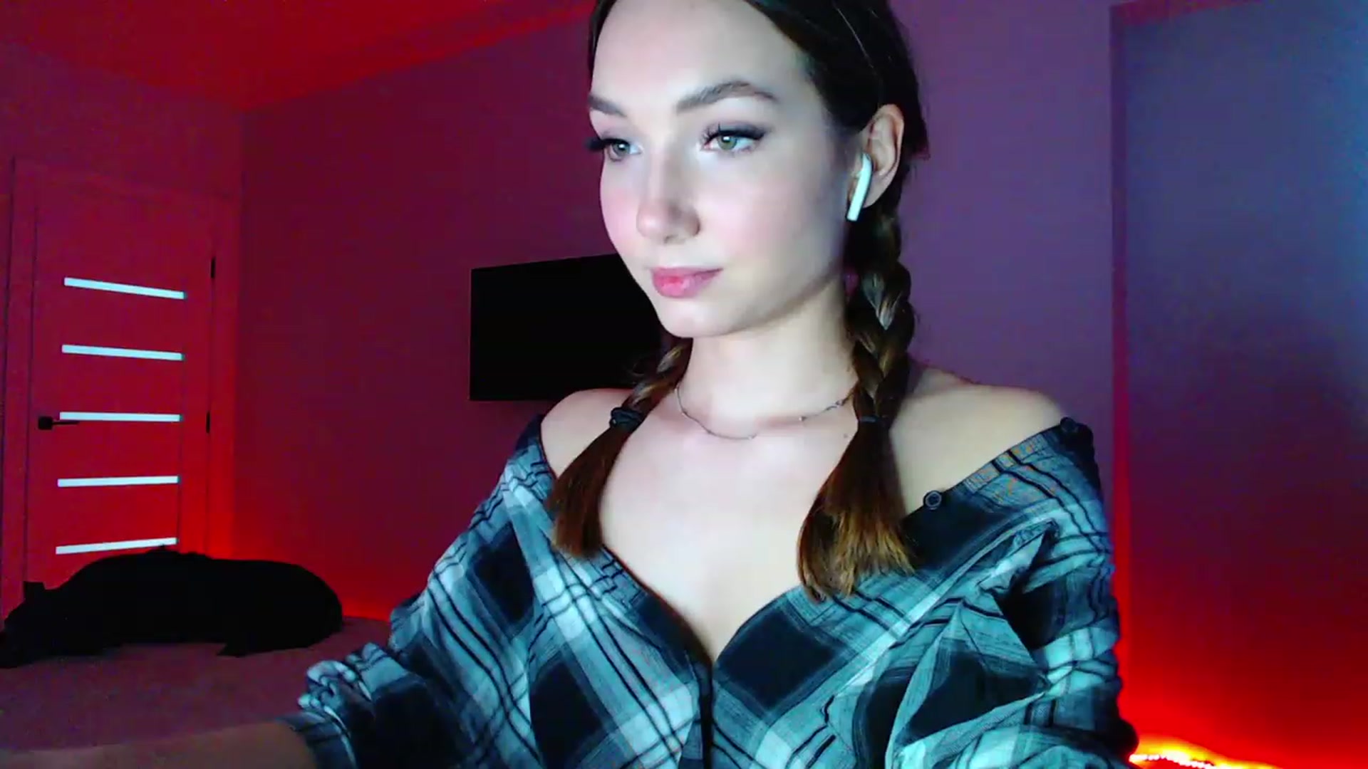Gallery image thumbnail from Browncat04's myfreecams stream on, 07/28/2023, 16:05 image 3 of 20