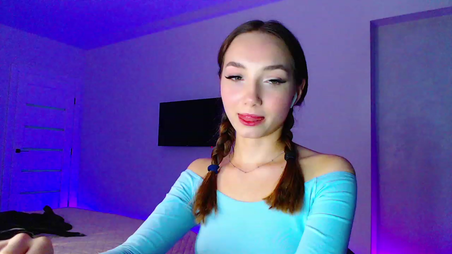 Gallery image thumbnail from Browncat04's myfreecams stream on, 08/13/2023, 17:48 image 2 of 20