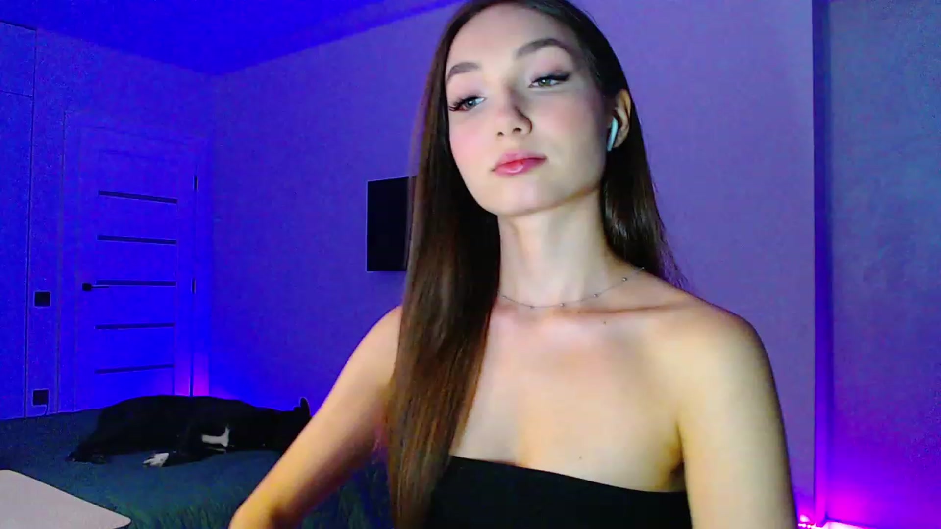 Gallery image thumbnail from Browncat04's myfreecams stream on, 08/31/2023, 15:45 image 8 of 20