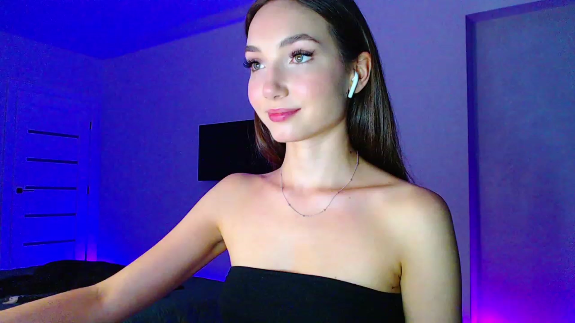 Gallery image thumbnail from Browncat04's myfreecams stream on, 08/31/2023, 16:23 image 16 of 20