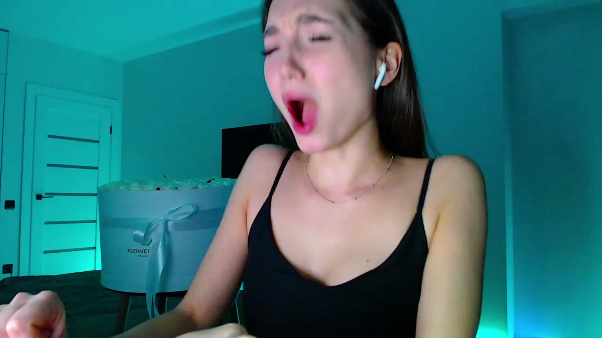 Gallery image thumbnail from Browncat04's myfreecams stream on, 10/03/2023, 16:10 image 10 of 20