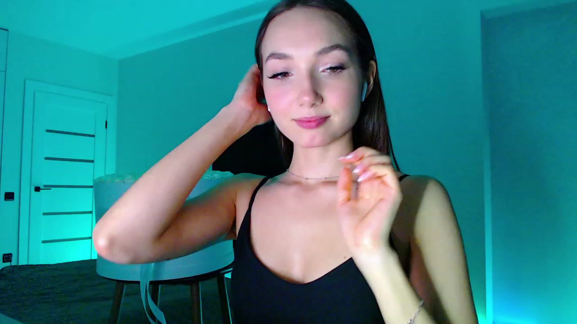 Gallery image thumbnail from Browncat04's myfreecams stream on, 10/03/2023, 16:10 image 12 of 20