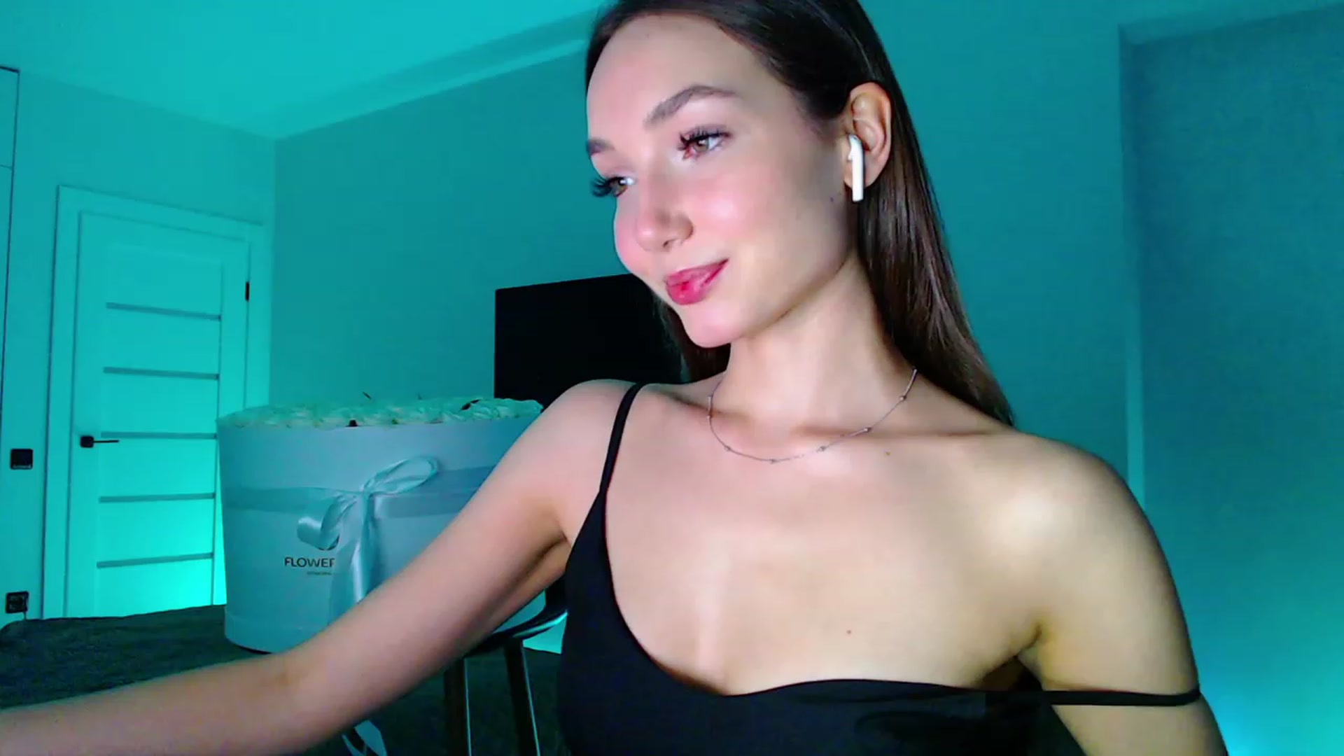 Gallery image thumbnail from Browncat04's myfreecams stream on, 10/03/2023, 16:10 image 3 of 20