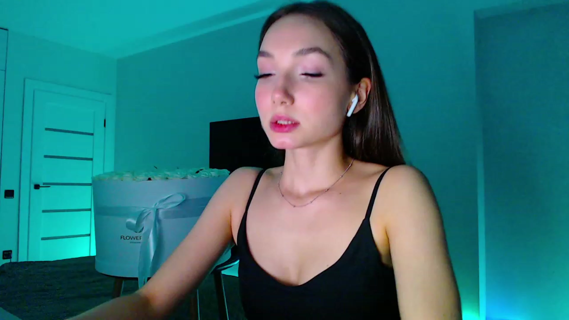 Gallery image thumbnail from Browncat04's myfreecams stream on, 10/03/2023, 16:10 image 9 of 20